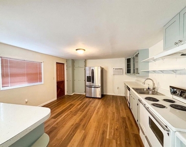 320 W Bullard Avenue - Photo Thumbnail 5