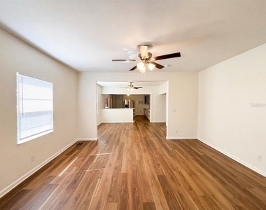 320 W Bullard Avenue - Photo Thumbnail 3