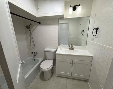 320 W Bullard Avenue - Photo Thumbnail 12