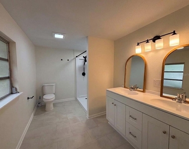 320 W Bullard Avenue - Photo Thumbnail 11