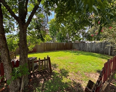 320 W Bullard Avenue - Photo Thumbnail 20