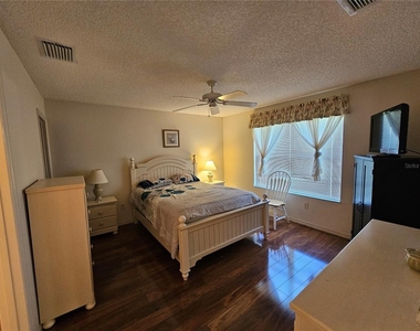 945 Candler Place - Photo Thumbnail 7