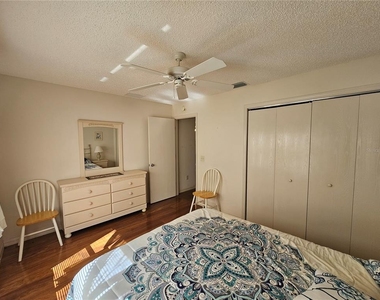 945 Candler Place - Photo Thumbnail 12