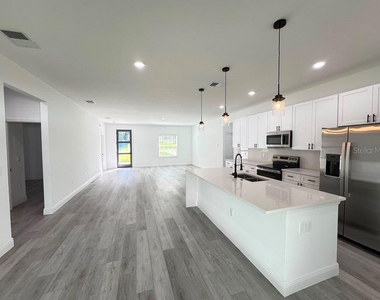 10290 N Biscayne Drive - Photo Thumbnail 14