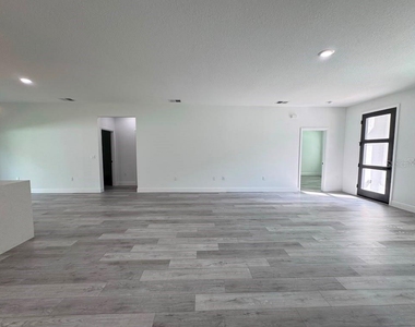 10290 N Biscayne Drive - Photo Thumbnail 6