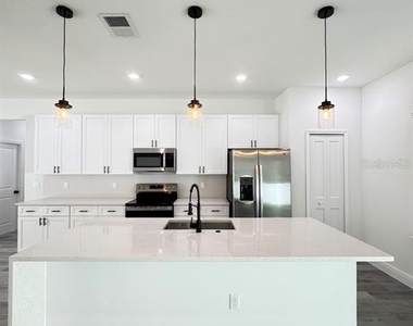 10290 N Biscayne Drive - Photo Thumbnail 9