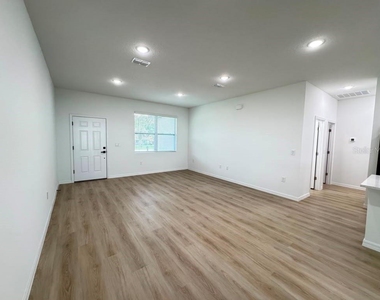 10032 N Deltona Boulevard - Photo Thumbnail 6