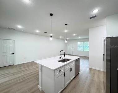 10032 N Deltona Boulevard - Photo Thumbnail 14