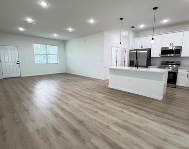 10032 N Deltona Boulevard - Photo Thumbnail 13