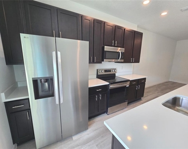 737 Maple Oak Drive - Photo Thumbnail 6