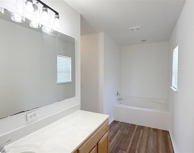 531 Clancy Street - Photo Thumbnail 31