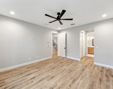 444 Delaney Park Drive - Photo Thumbnail 12
