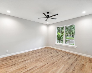 444 Delaney Park Drive - Photo Thumbnail 11