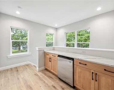 444 Delaney Park Drive - Photo Thumbnail 15