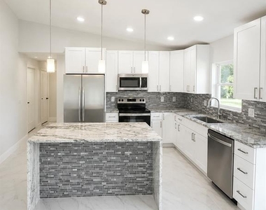7016 Golf Club Drive - Photo Thumbnail 6