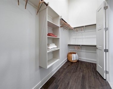1801 Island Village Way - Photo Thumbnail 13