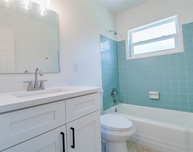 1618 Indiana Avenue - Photo Thumbnail 12