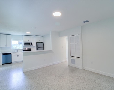 1618 Indiana Avenue - Photo Thumbnail 13
