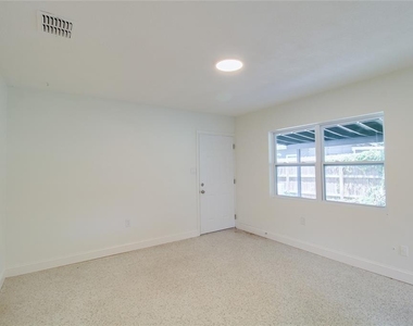 1618 Indiana Avenue - Photo Thumbnail 3