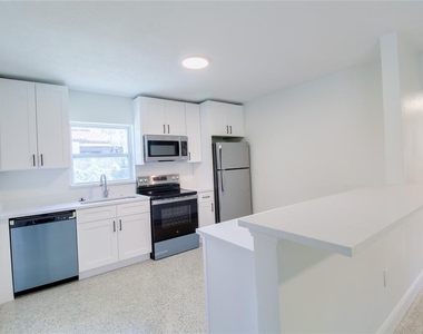 1618 Indiana Avenue - Photo Thumbnail 4