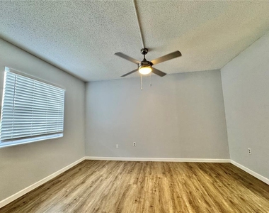 551 Flemming Way - Photo Thumbnail 6