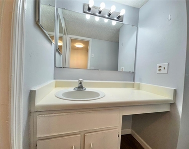 551 Flemming Way - Photo Thumbnail 8