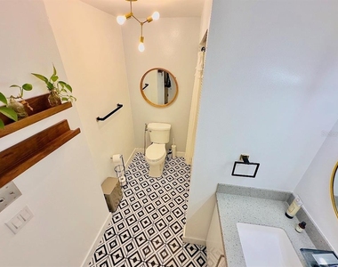 104 Hartwood St Hartwood - Photo Thumbnail 33