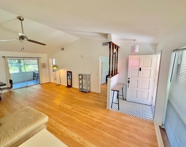 104 Hartwood St Hartwood - Photo Thumbnail 3