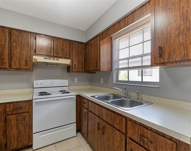 710 N Sinclair Avenue - Photo Thumbnail 4