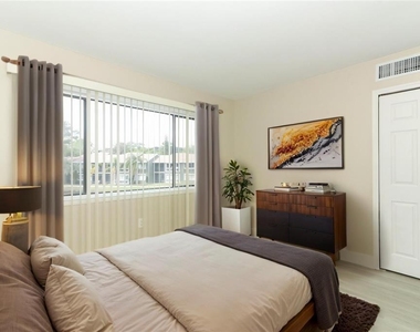 5836 Peregrine Avenue - Photo Thumbnail 11