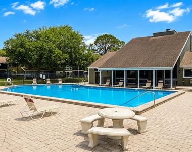 5836 Peregrine Avenue - Photo Thumbnail 17