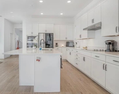 736 Yukon Lane - Photo Thumbnail 8