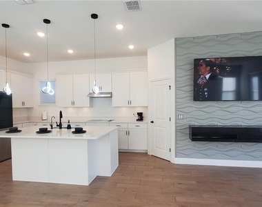 736 Yukon Lane - Photo Thumbnail 4