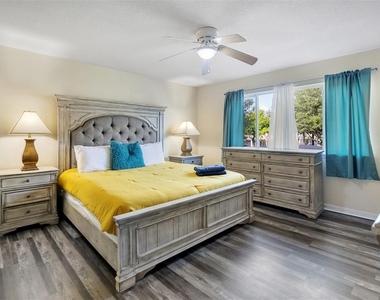 17833 Woodcrest Way - Photo Thumbnail 12