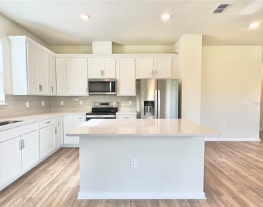 17431 Saw Palmetto Avenue - Photo Thumbnail 5