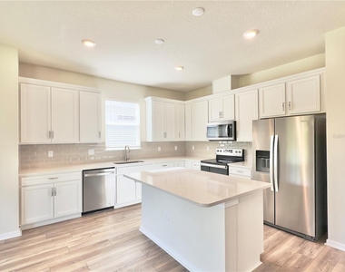 17431 Saw Palmetto Avenue - Photo Thumbnail 6