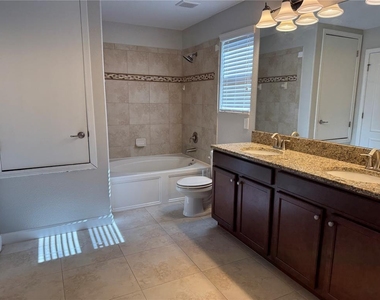 15025 Evergreen Oak Loop - Photo Thumbnail 8