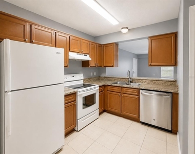 112 Reserve Circle - Photo Thumbnail 3