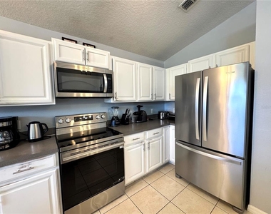 4775 Cumbrian Lakes Drive - Photo Thumbnail 6