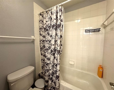 4775 Cumbrian Lakes Drive - Photo Thumbnail 9