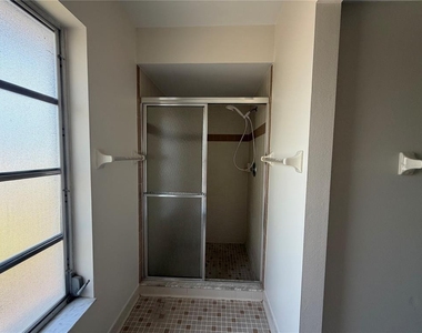 635 Harvey Street - Photo Thumbnail 12