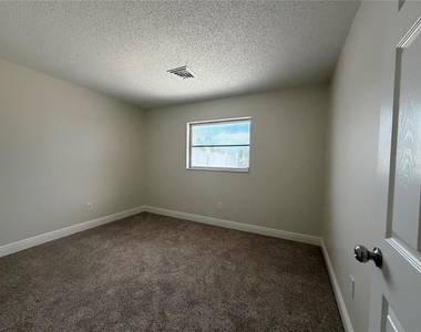 635 Harvey Street - Photo Thumbnail 20