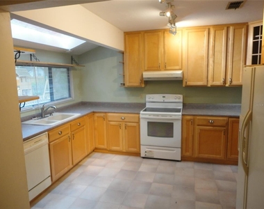 7823 Sw 9th Place - Photo Thumbnail 2