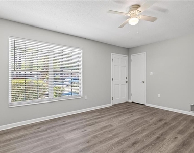 3907 Nw 21st Street - Photo Thumbnail 1