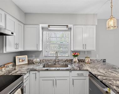 3907 Nw 21st Street - Photo Thumbnail 6