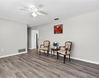 3907 Nw 21st Street - Photo Thumbnail 3