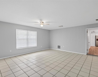 3907 Nw 21st Street - Photo Thumbnail 13