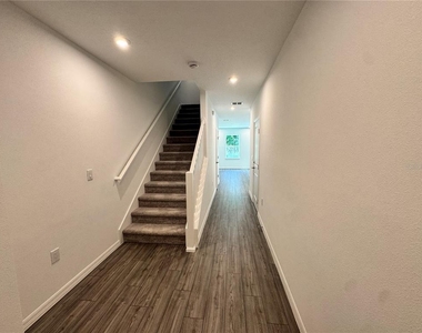 3031 Jessamine Drive - Photo Thumbnail 6