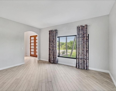 15530 Aqua Circle - Photo Thumbnail 10