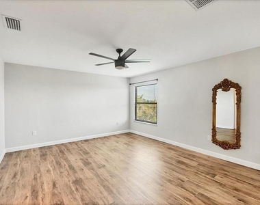 15530 Aqua Circle - Photo Thumbnail 13